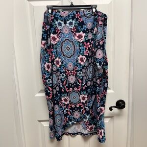 Roz & Ali, size 1x, Floral Patterned Maxi Skirt